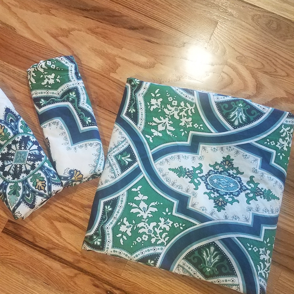 Pottery Barn Green and Blue Medallion Duvet Cover Set